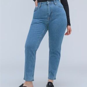 Everlane The Curvy Cheeky Straight Leg Jean with Distressed Hem